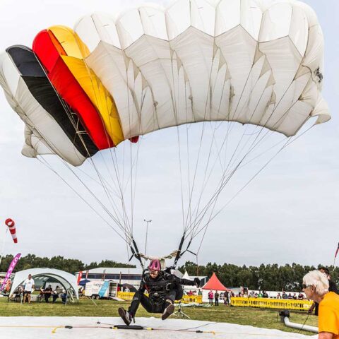 Start Deutsche Meisterschaft Im Fallschirmspringen Ziel Stil